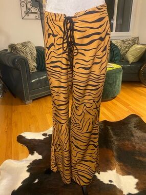Vintage Bellbottoms — Tiger-Stripe- 
Ultra Retro 70’s style , lightweight!  M